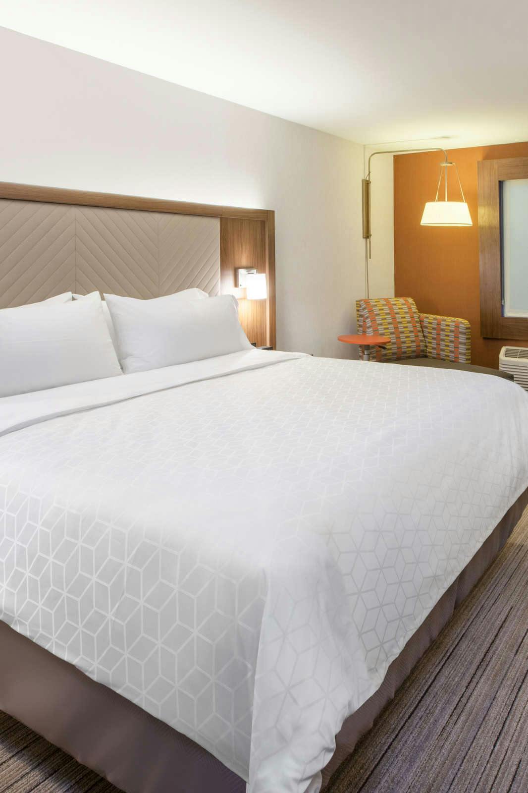 Hotel Holiday Inn Express Winnipeg Airport Polo Park photo 1