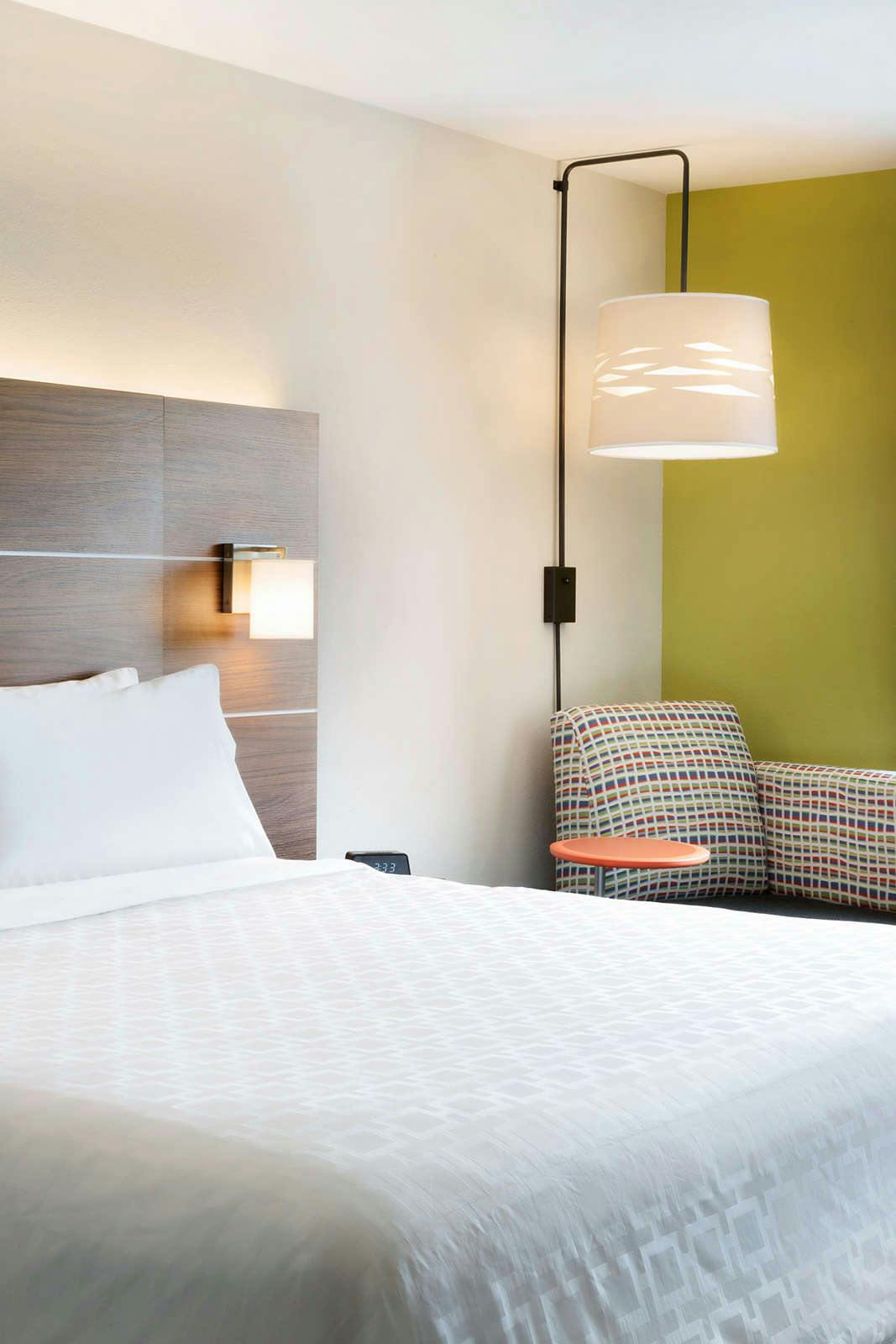 Hotel Holiday Inn Express & Suites Madisonville photo 1