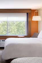 Hotel Holiday Inn Express & Suites Madisonville photo 4