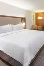 Hotel Holiday Inn Express & Suites Beaver Dam photo 1