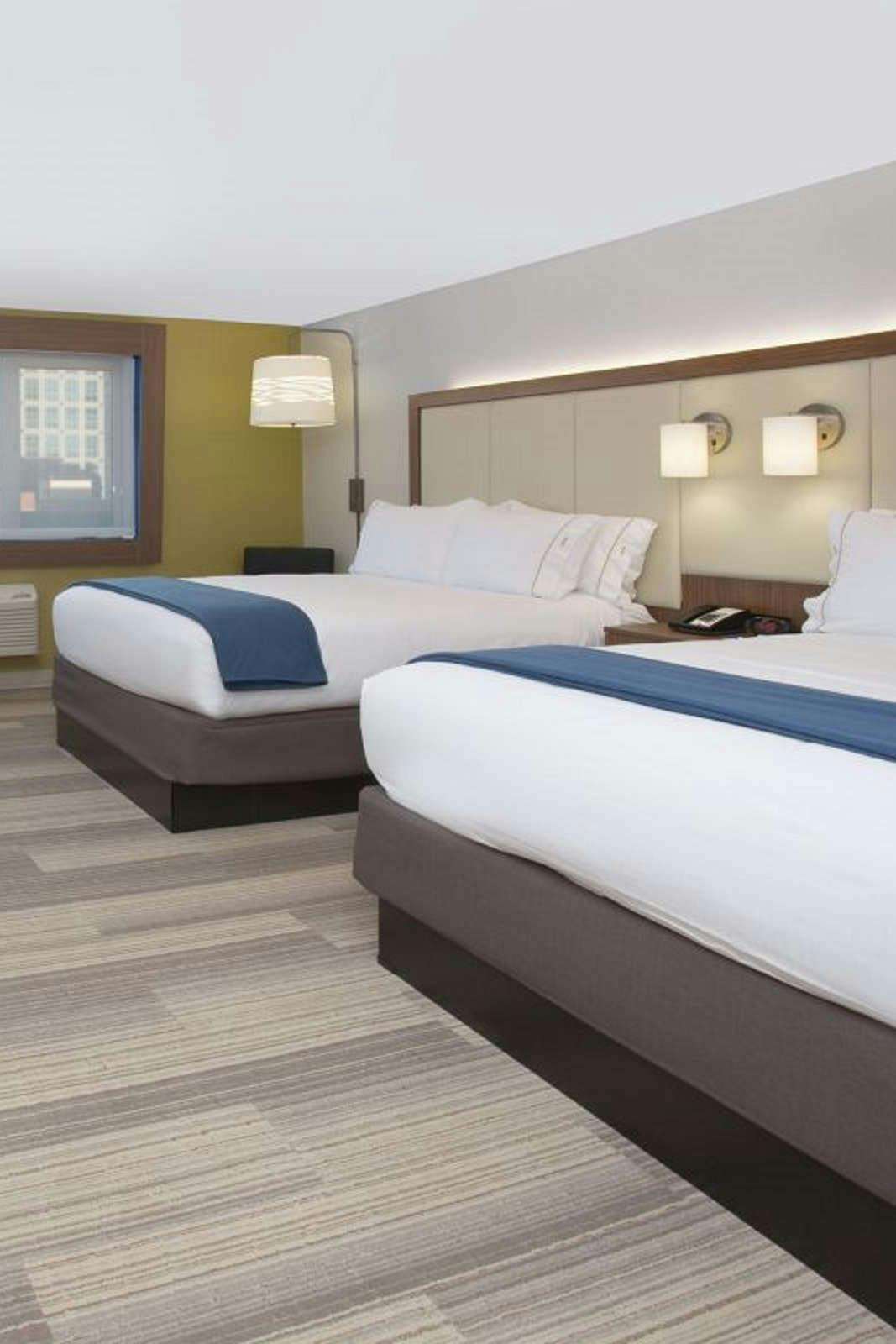 Hotel Holiday Inn Express & Suites Beaver Dam photo 2