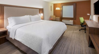 Holiday Inn Express & Suites Beaver Dam