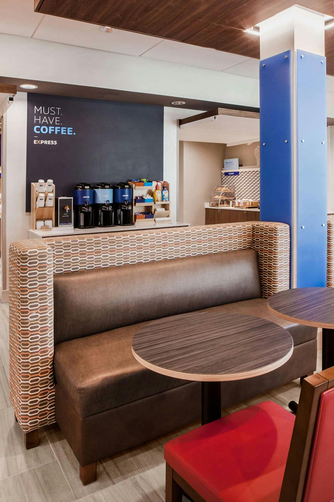 Hotel Holiday Inn Express & Suites Florence Cincinnati Airport photo 5