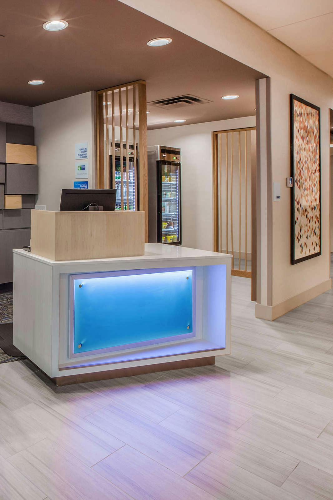 Hotel Holiday Inn Express & Suites Fayetteville South photo 2