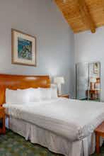 Hotel Butterfly Grove Inn photo 1