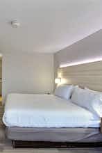 Hotel Holiday Inn Express Hotel & Suites Milwaukee Airport photo 2