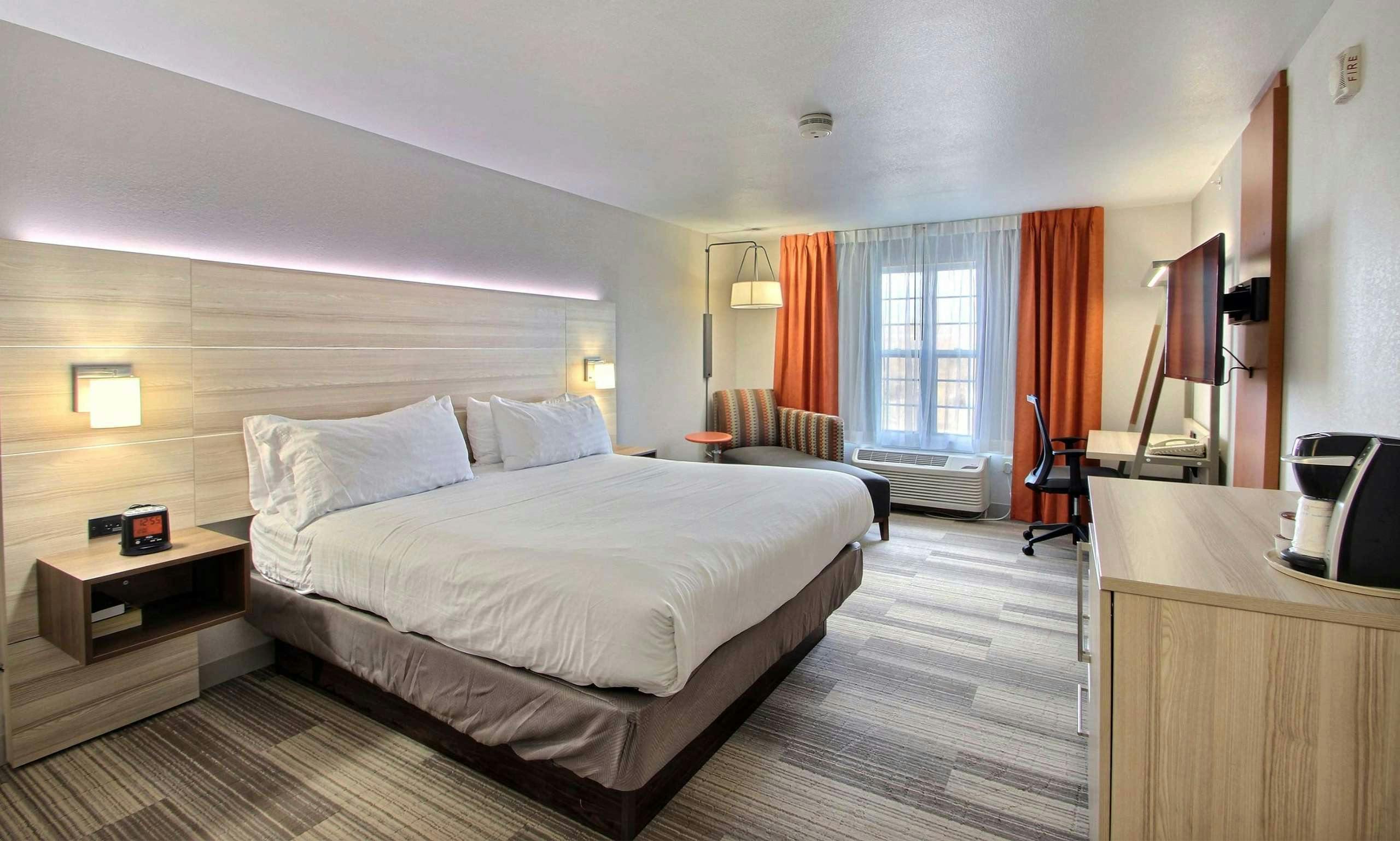 Holiday Inn Express Hotel & Suites Milwaukee Airport