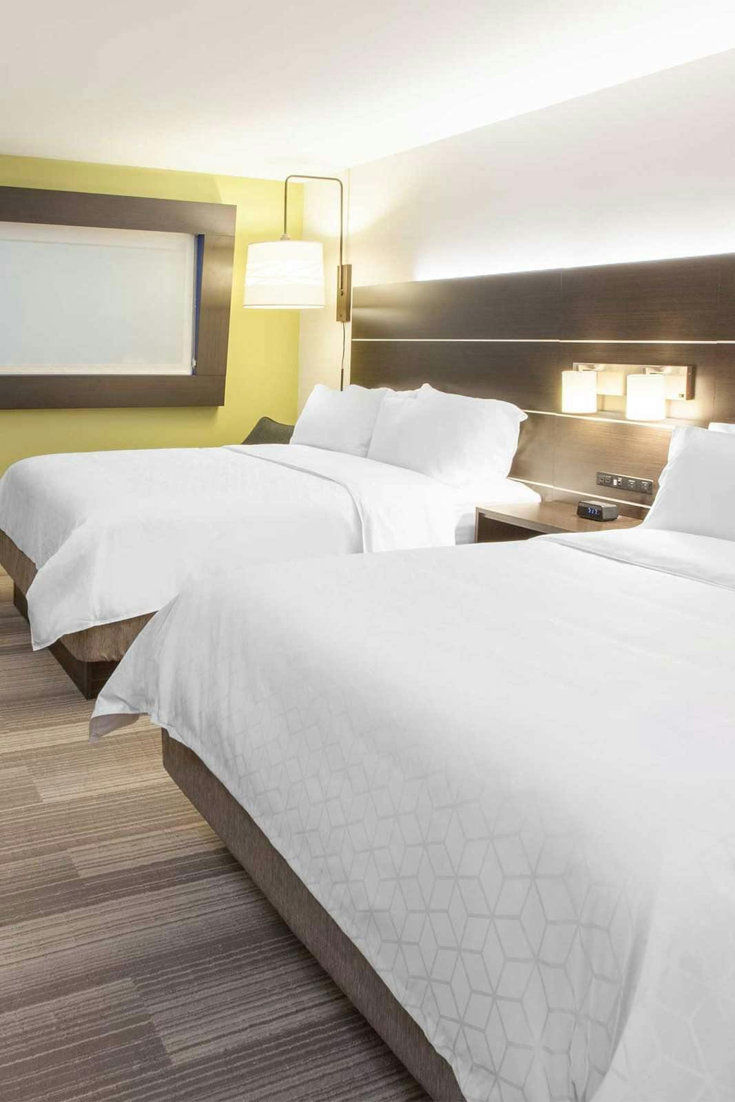 Hotel Holiday Inn Express And Suites West photo 2