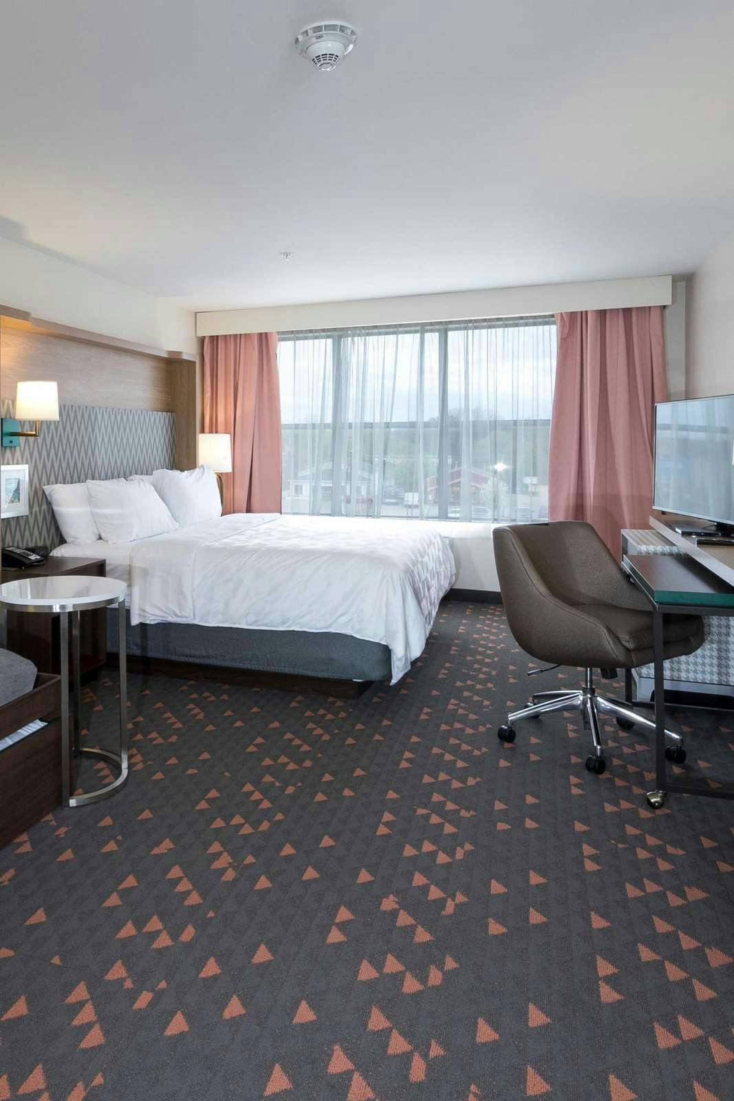 Hotel Holiday Inn & Suites Kalamazoo West photo 1