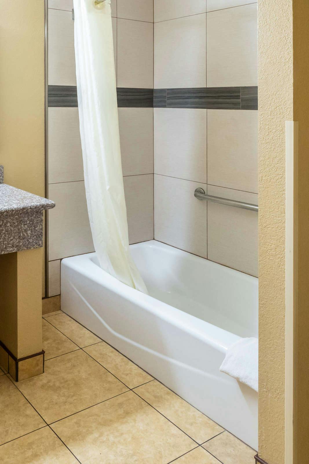 Hotel Econo Lodge Inn & Suites Fallbrook Downtown photo 4