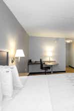 Hotel Red Roof PLUS+ Boston - Mansfield/ Foxboro photo 2