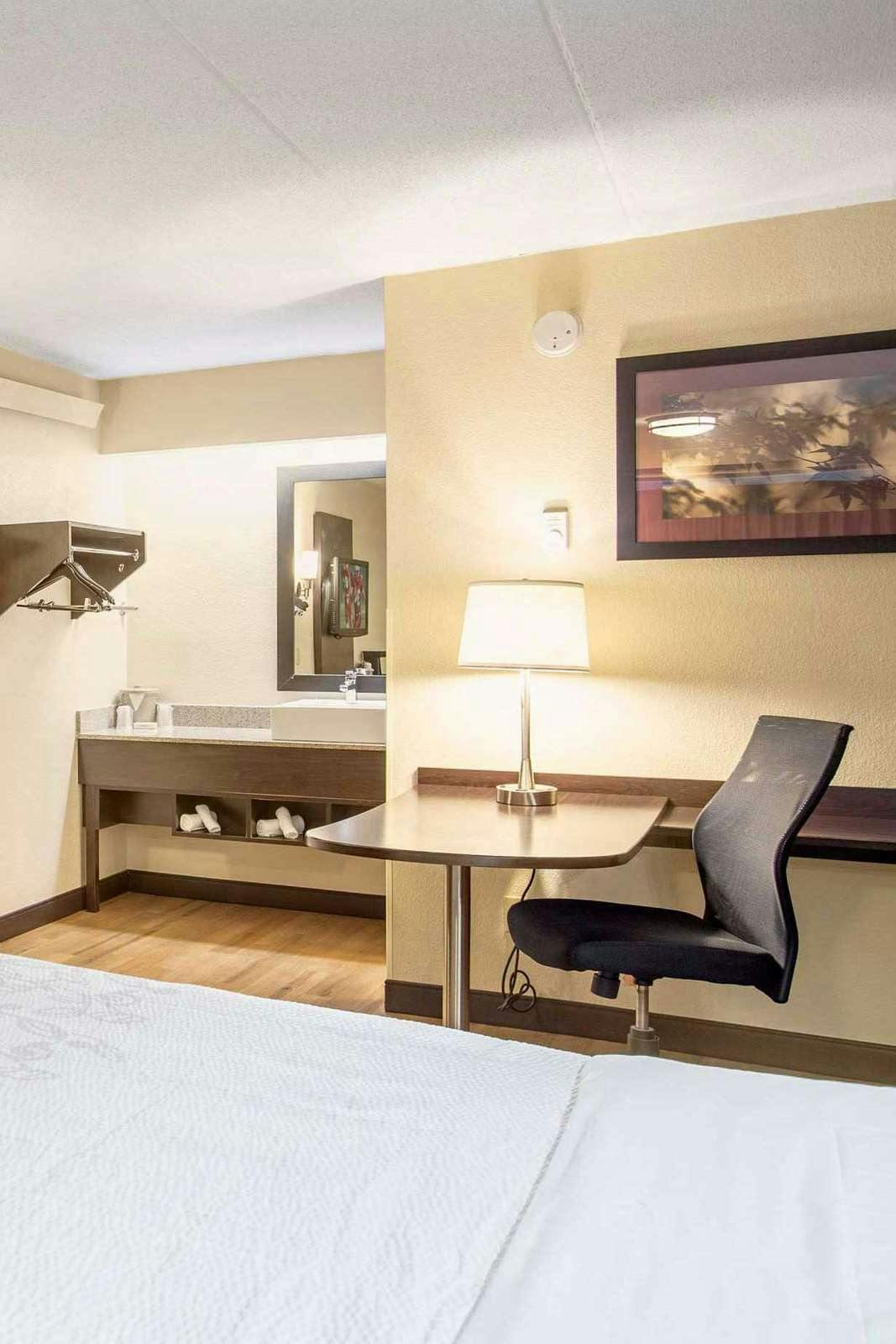 Hotel Red Roof PLUS+ Baltimore-Washington DC/BWI Airport photo 5