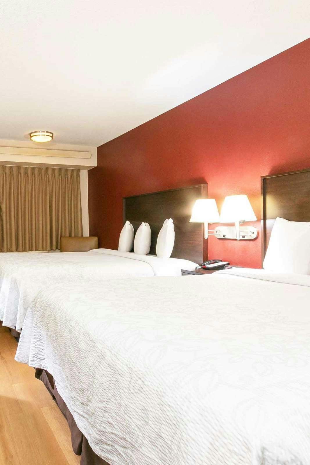 Hotel Red Roof PLUS+ Columbus-Ohio State University OSU photo 3