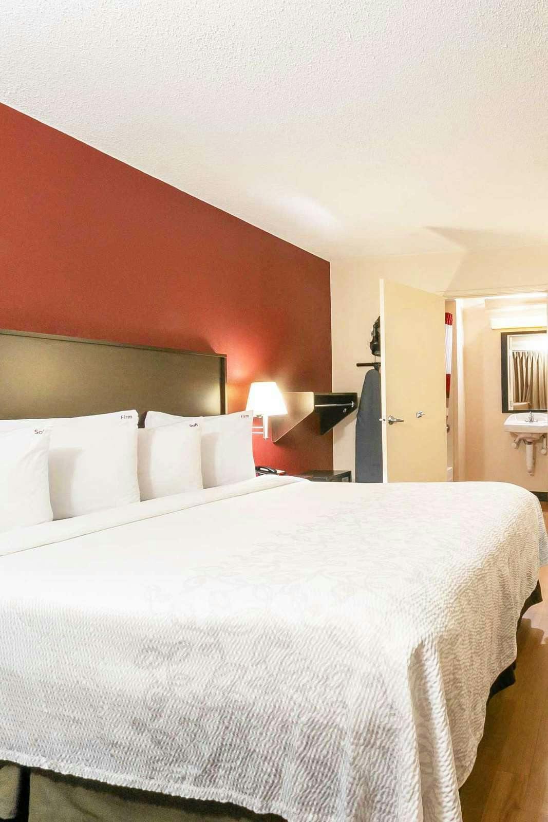 Hotel Red Roof PLUS+ Columbus-Ohio State University OSU photo 2