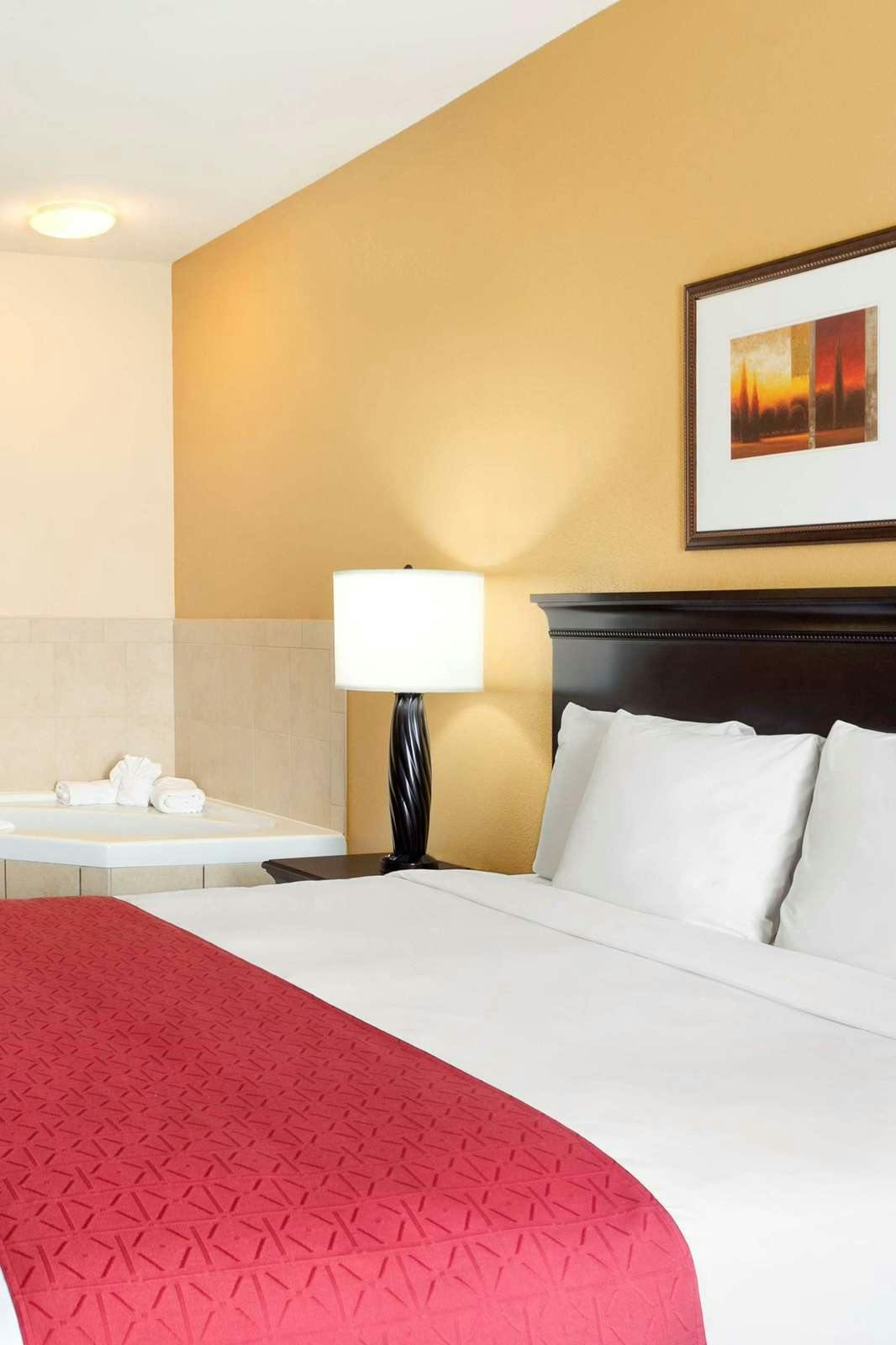 Hotel Country Inn & Suites by Radisson, Conway, AR photo 1