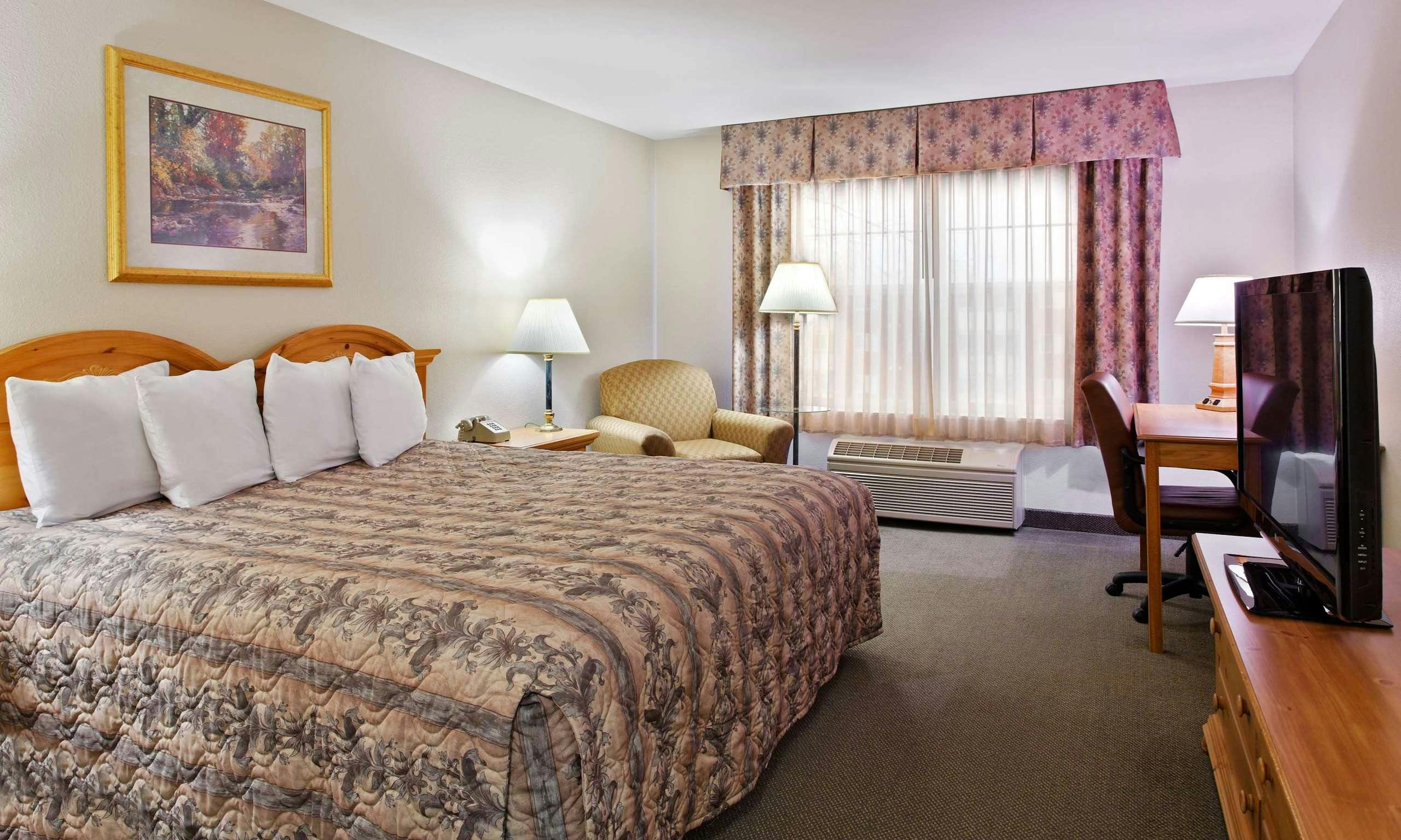 Last Minute Hotel Deals In Dubuque Hoteltonight