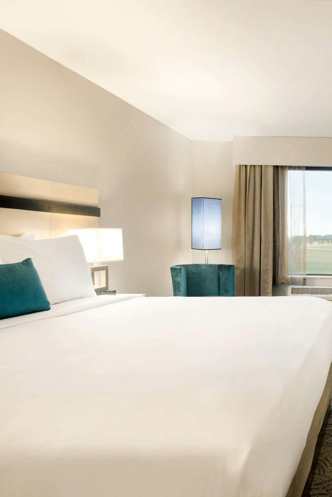 Hotel Holiday Inn Bloomington - Normal photo 1