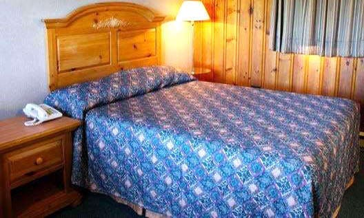 Knights Inn Colonial Fireside Inn