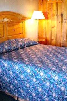 Hotel Knights Inn Colonial Fireside Inn photo 2