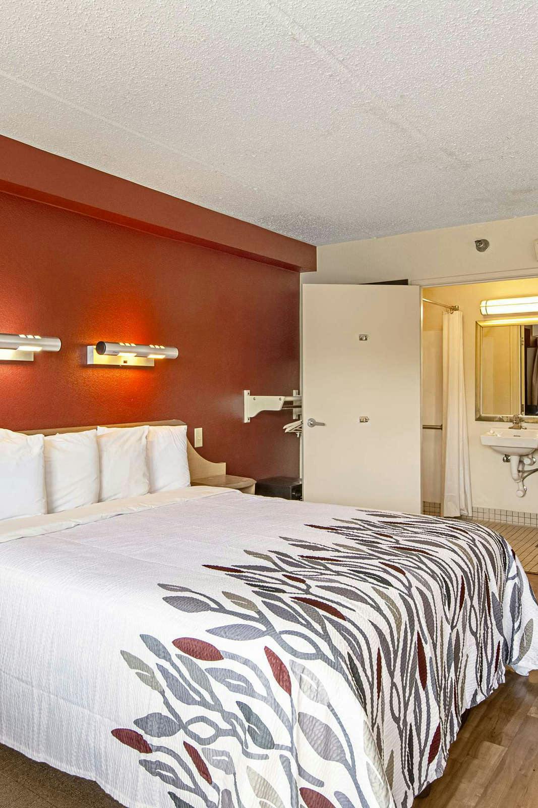 Hotel Red Roof Inn Canton photo 3