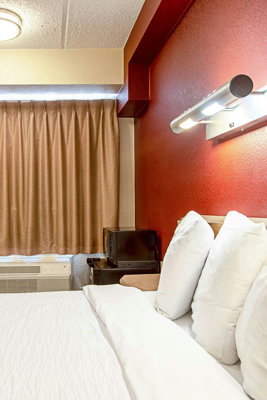 Hotel Red Roof Inn Canton photo 5