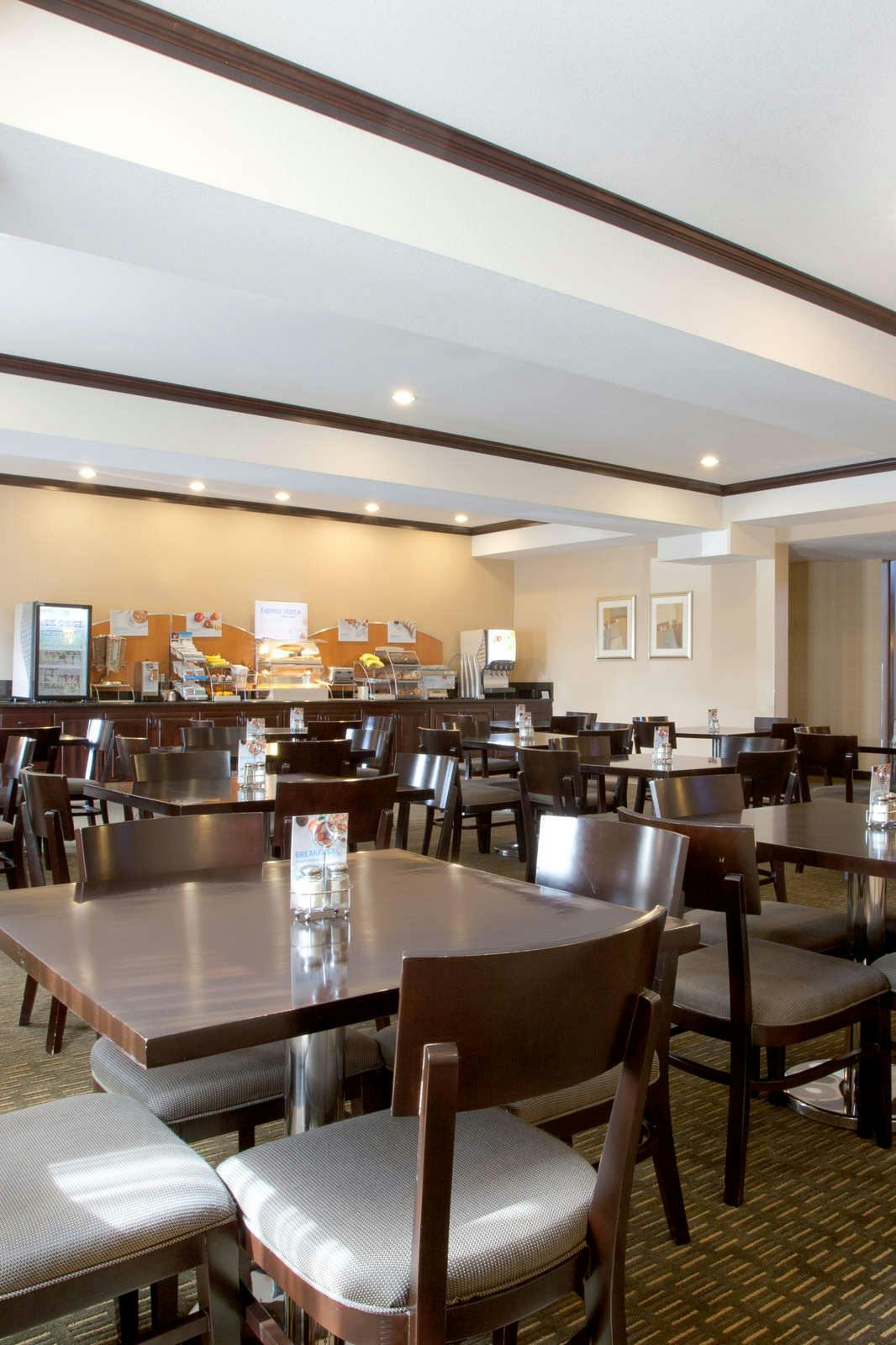 Hotel Holiday Inn Express Hotel & Suites Newport photo 4