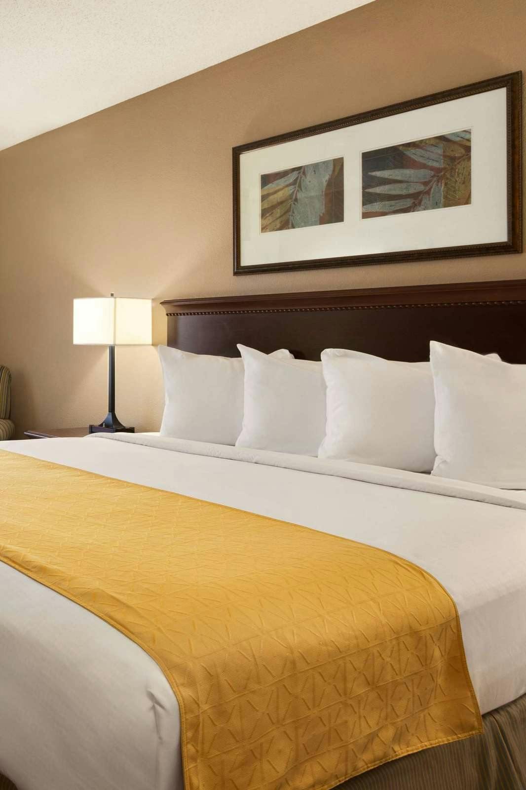 Hotel Country Inn & Suites by Radisson, Maumee - Toledo photo 1