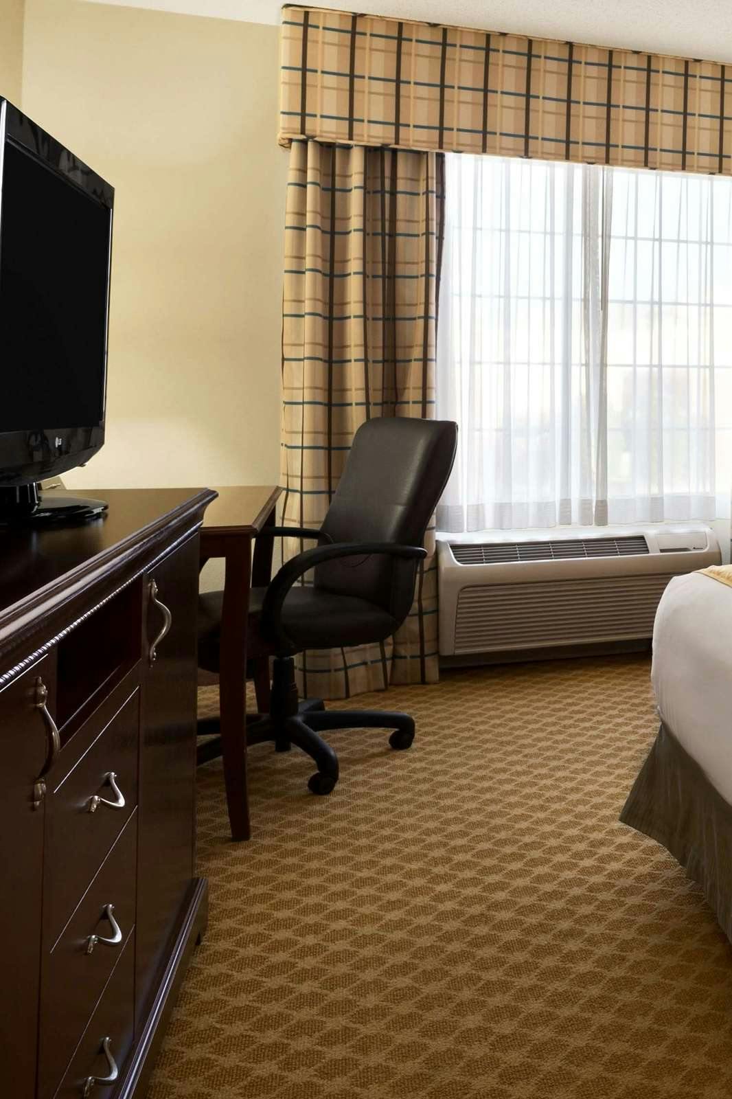 Hotel Country Inn & Suites by Radisson, Maumee - Toledo photo 3