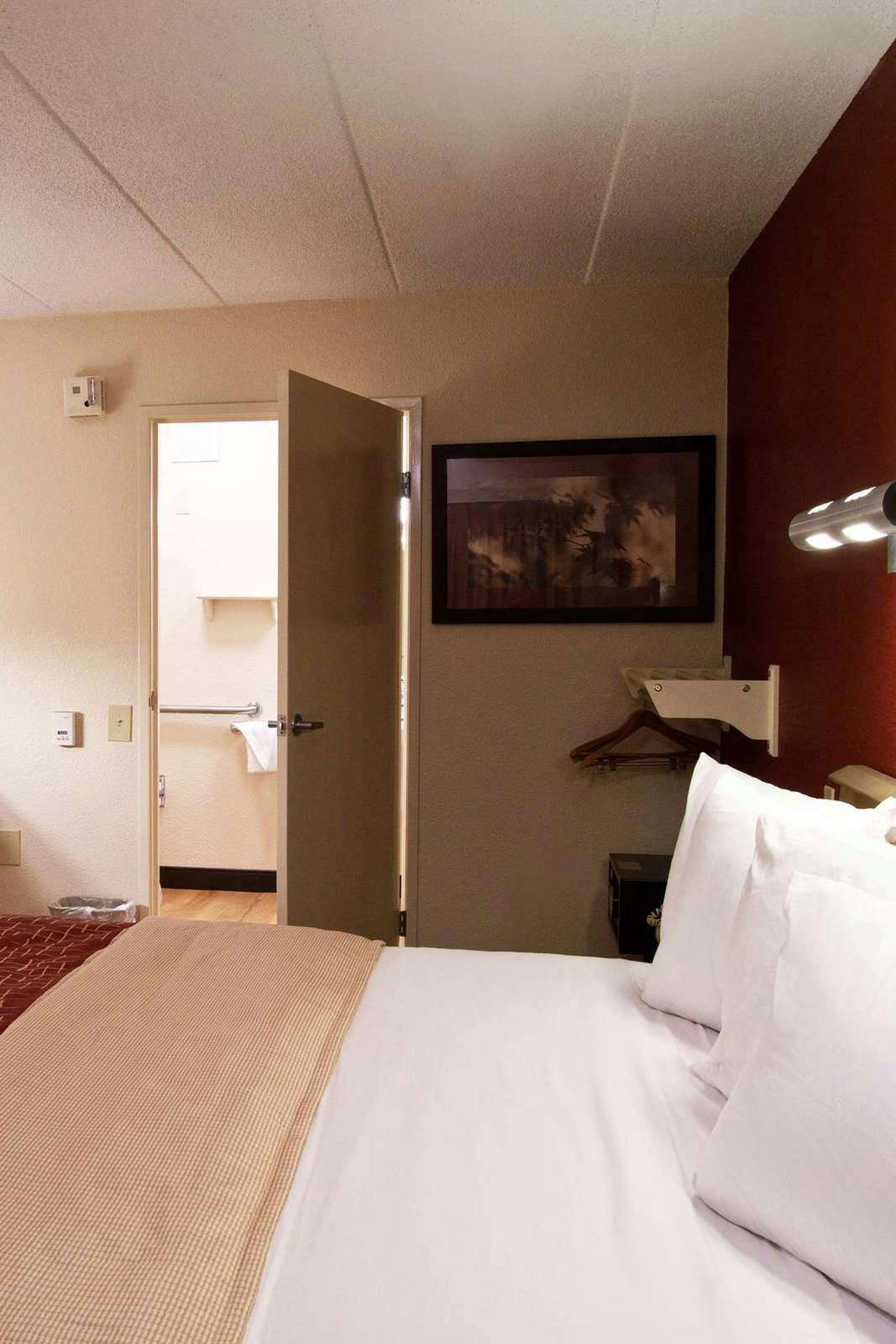 Hotel Red Roof Inn Dayton North Airport photo 5