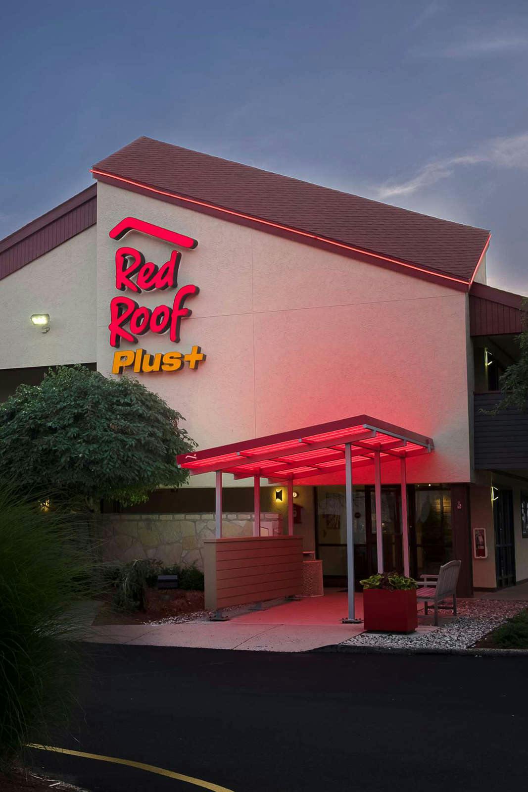 Hotel Red Roof PLUS+ West Springfield photo 1