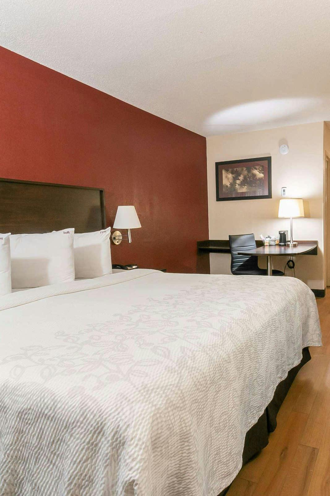 Hotel Red Roof PLUS+ West Springfield photo 2