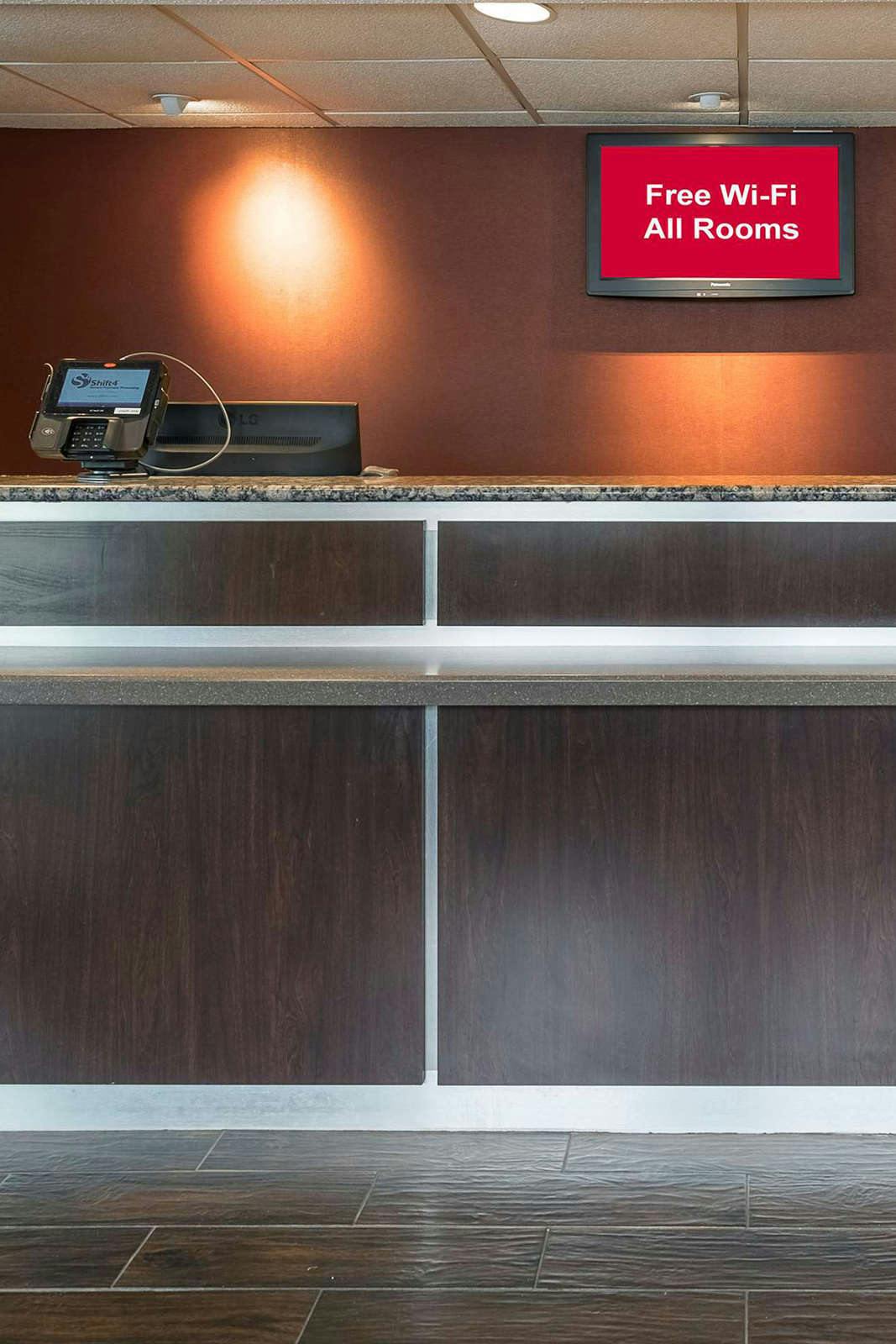 Hotel Red Roof PLUS+ West Springfield photo 5