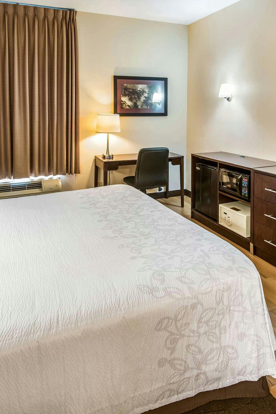 Hotel Red Roof PLUS+ Raleigh Downtown – NCSU/Conv Center photo 3