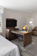 Hotel Hampton Inn and Suites San Diego Airport Liberty Station photo 3