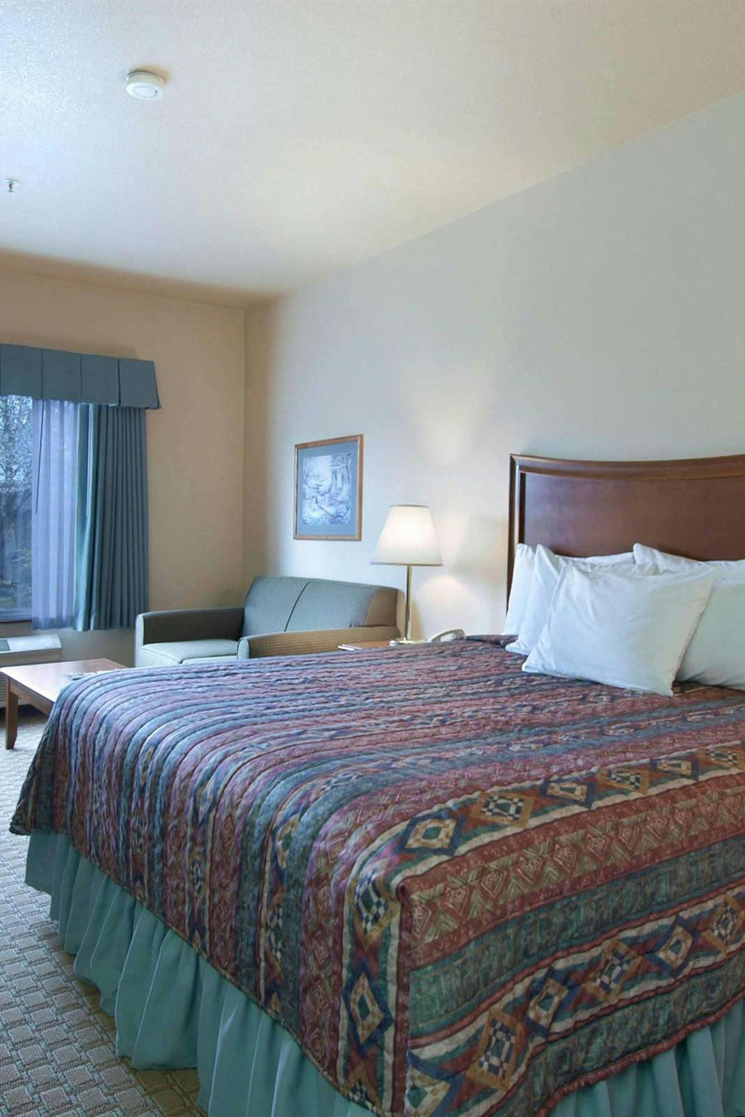 Hotel Red Lion Inn & Suites McMinnville photo 3