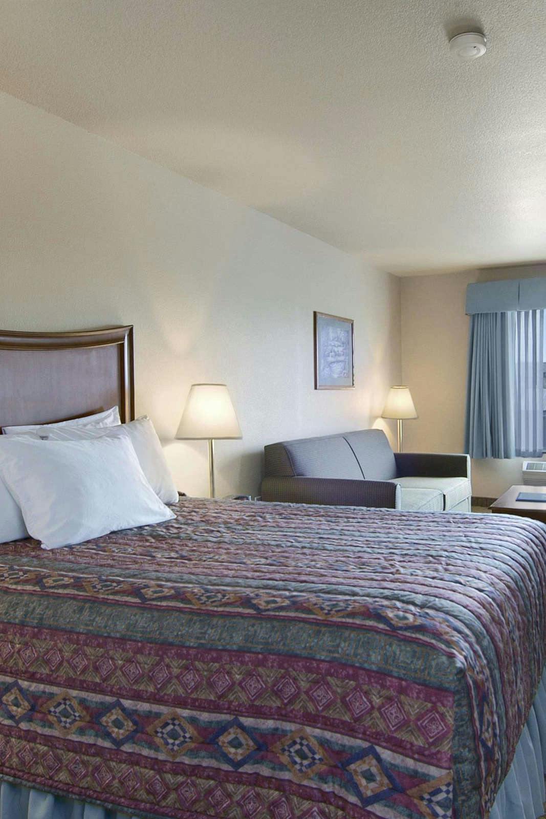 Hotel Red Lion Inn & Suites McMinnville photo 4