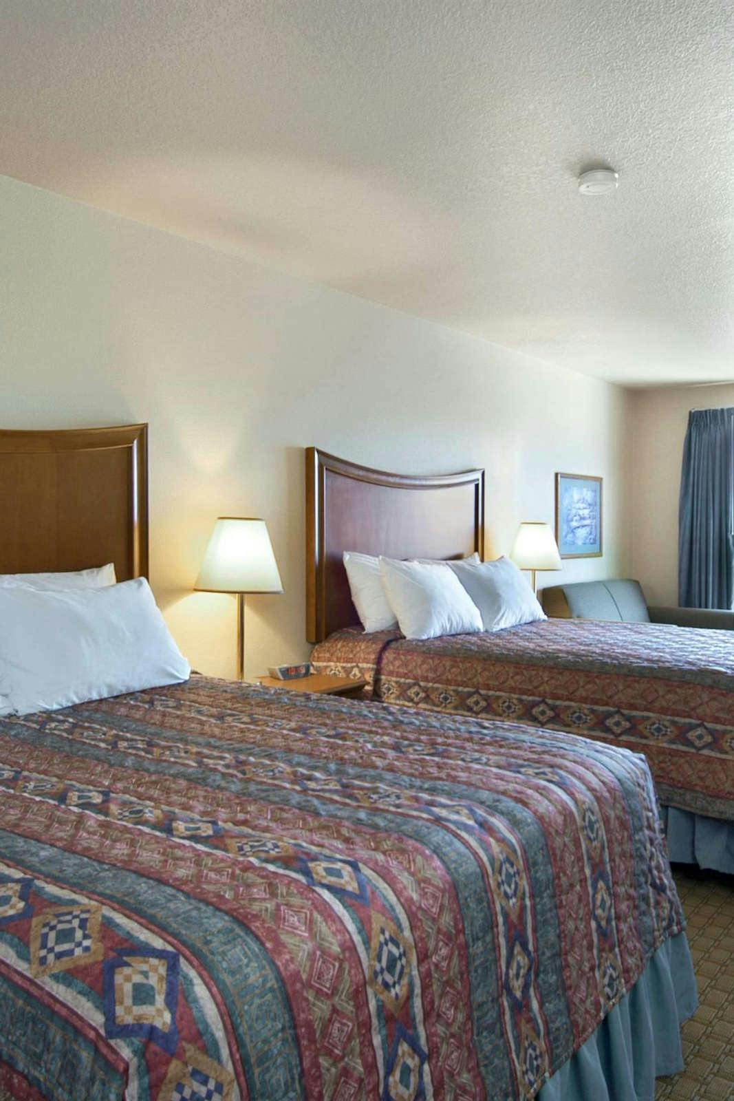 Hotel Red Lion Inn & Suites McMinnville photo 5