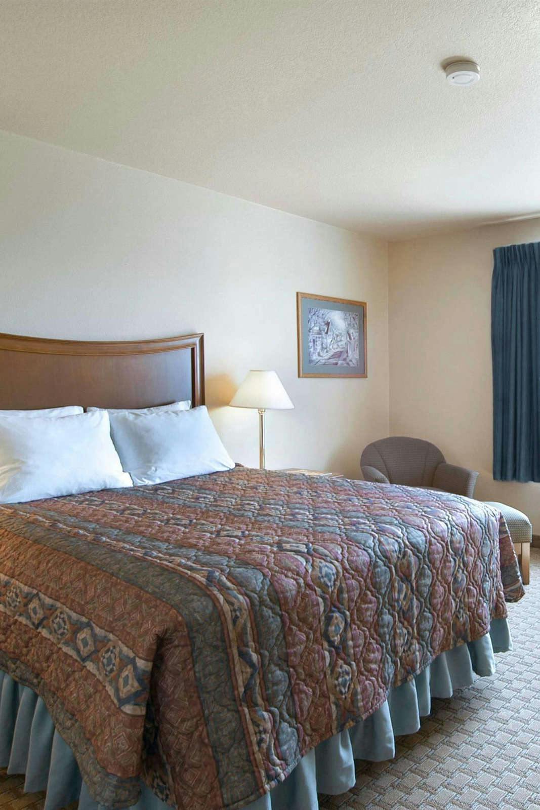 Hotel Red Lion Inn & Suites McMinnville photo 2