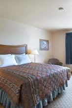 Hotel Red Lion Inn & Suites McMinnville photo 2