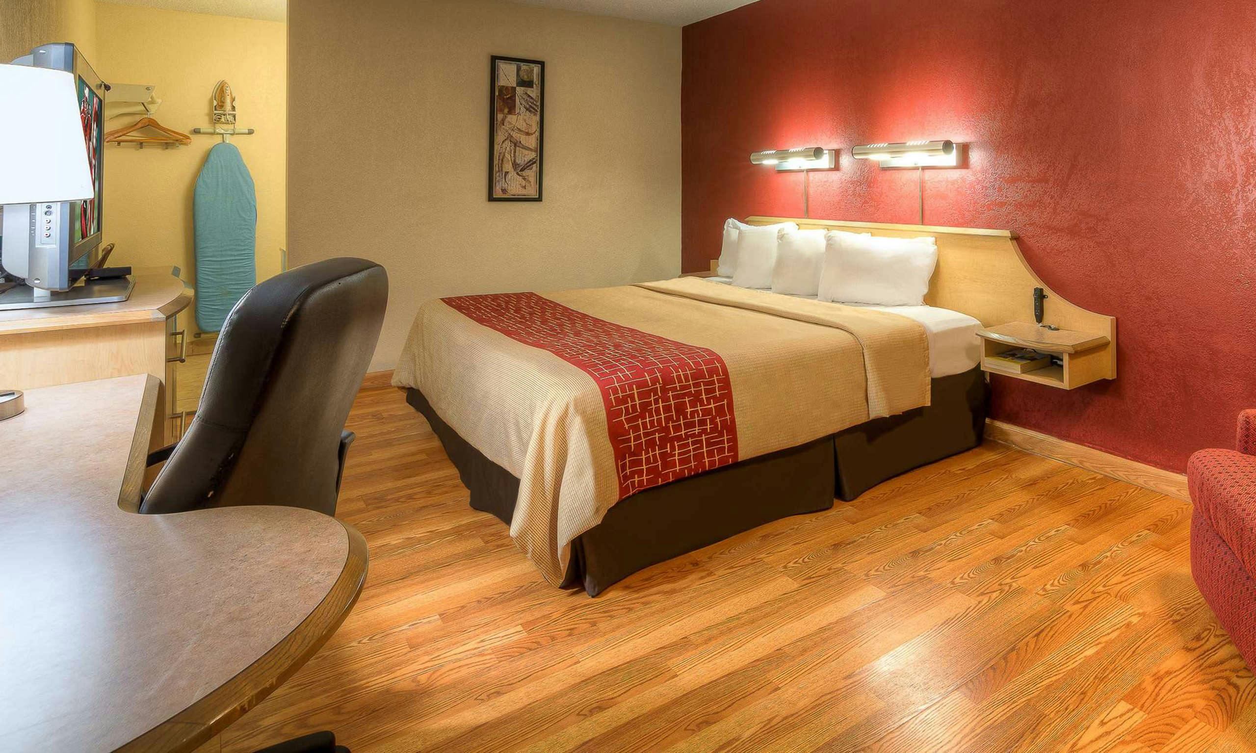 Red Roof Inn Conference Center Wichita Airport Hotel Wichita Ks Deals Photos Reviews