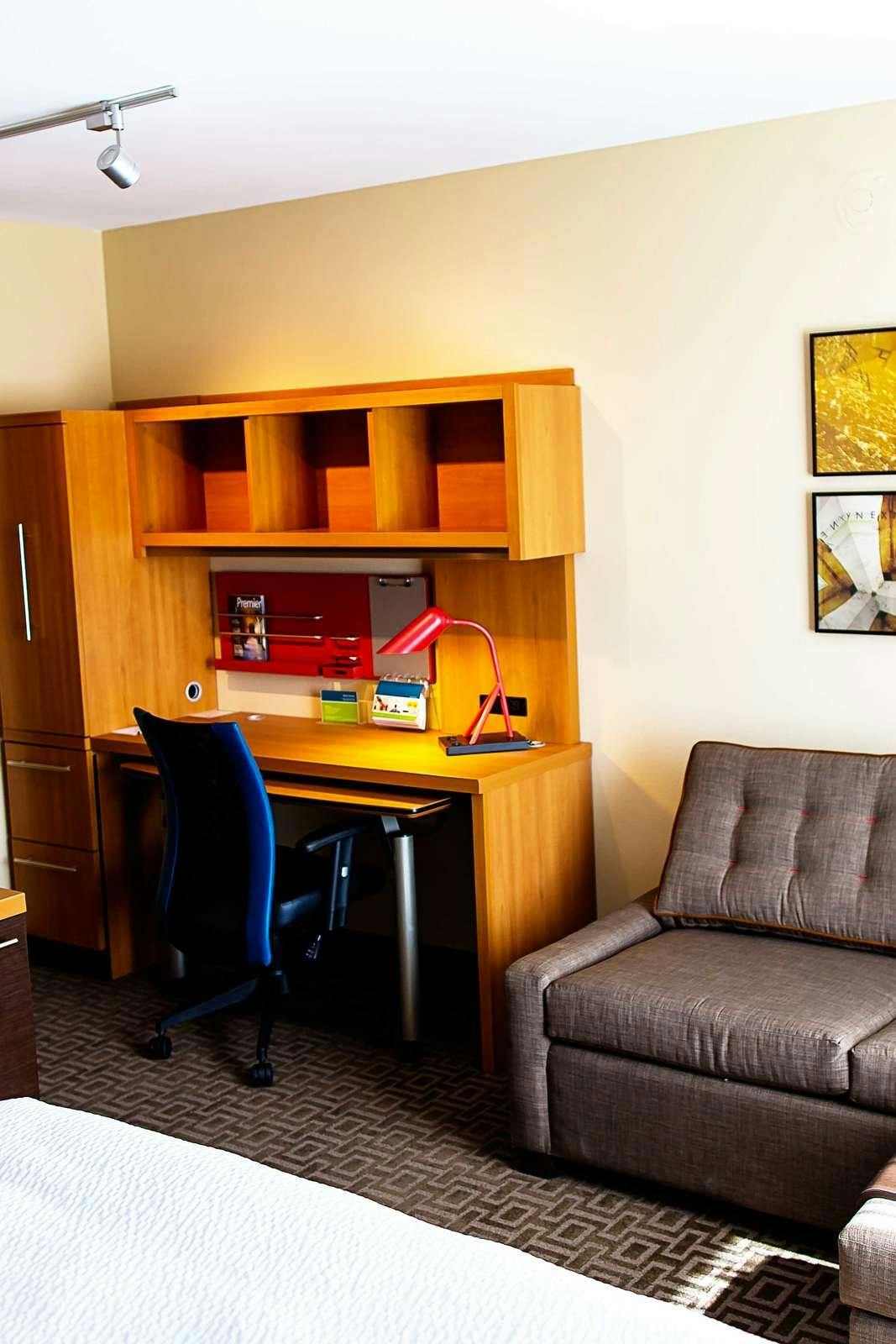Hotel TownePlace Suites Lancaster photo 3