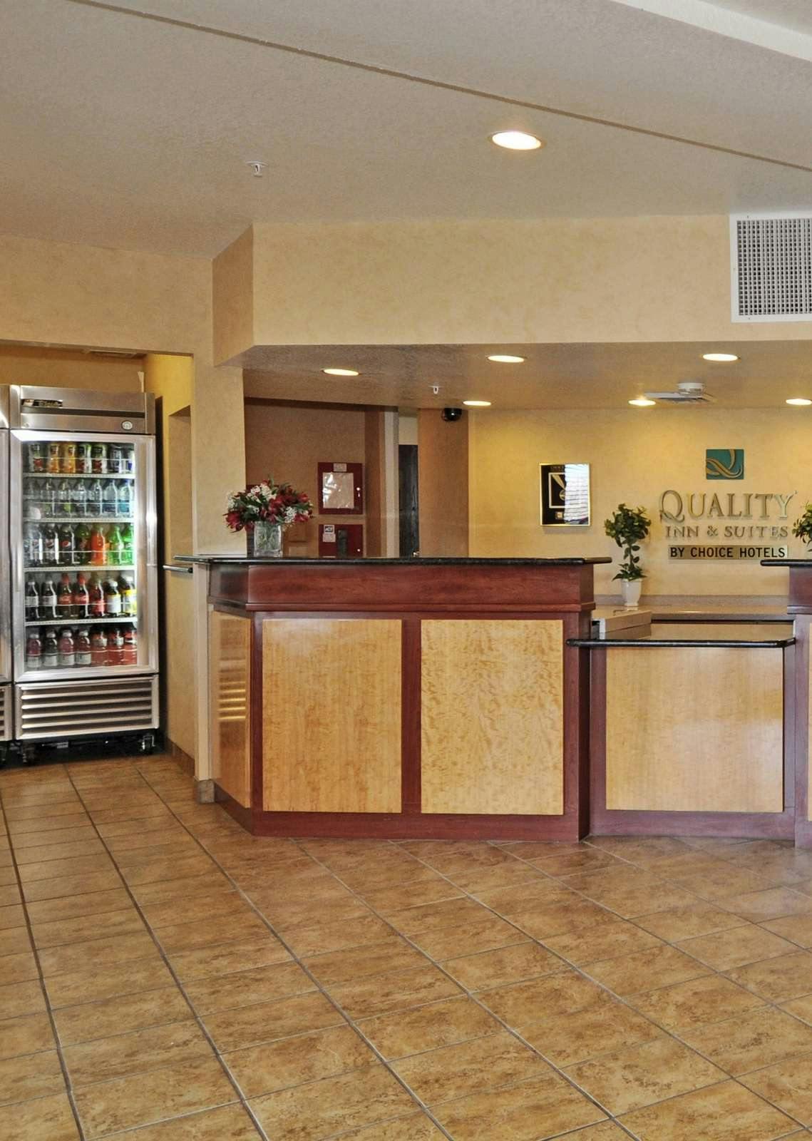 Hotel Quality Inn & Suites Denver International Airport photo 4