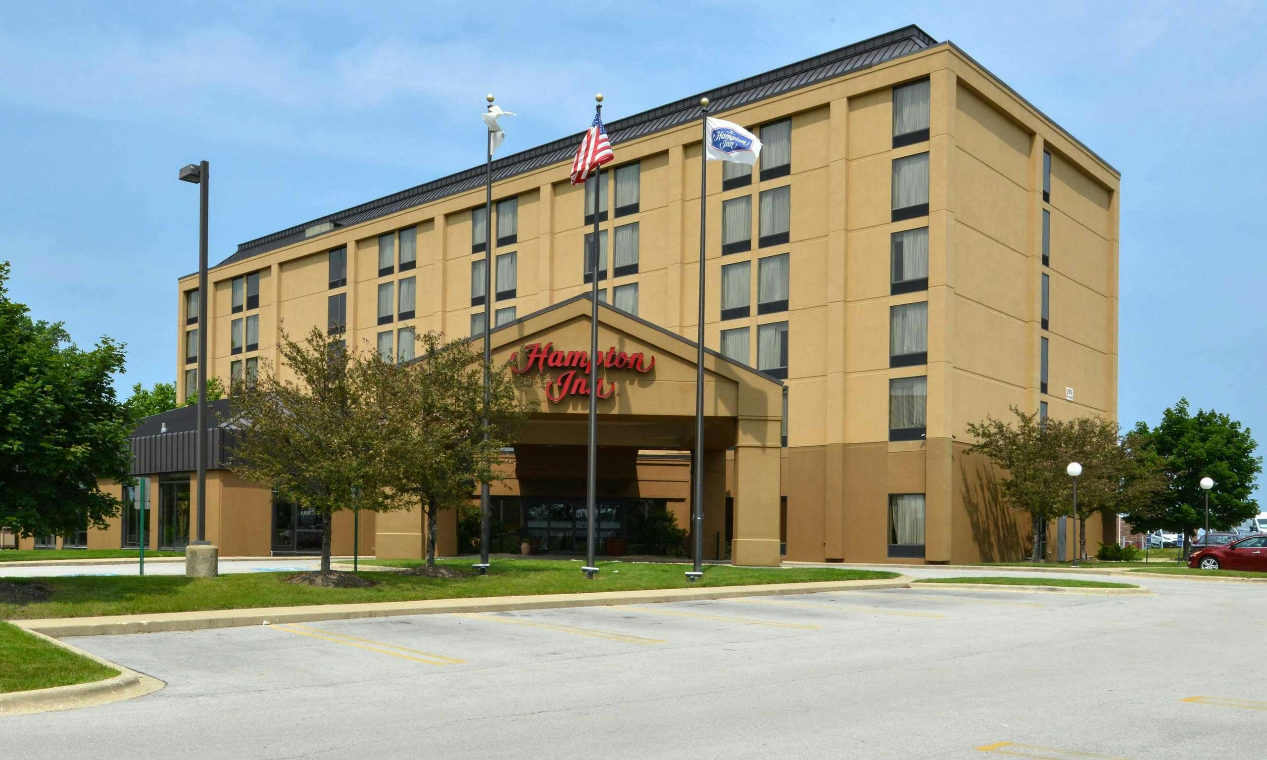 Hampton Inn Chicago Carol Stream, Chicago HotelTonight
