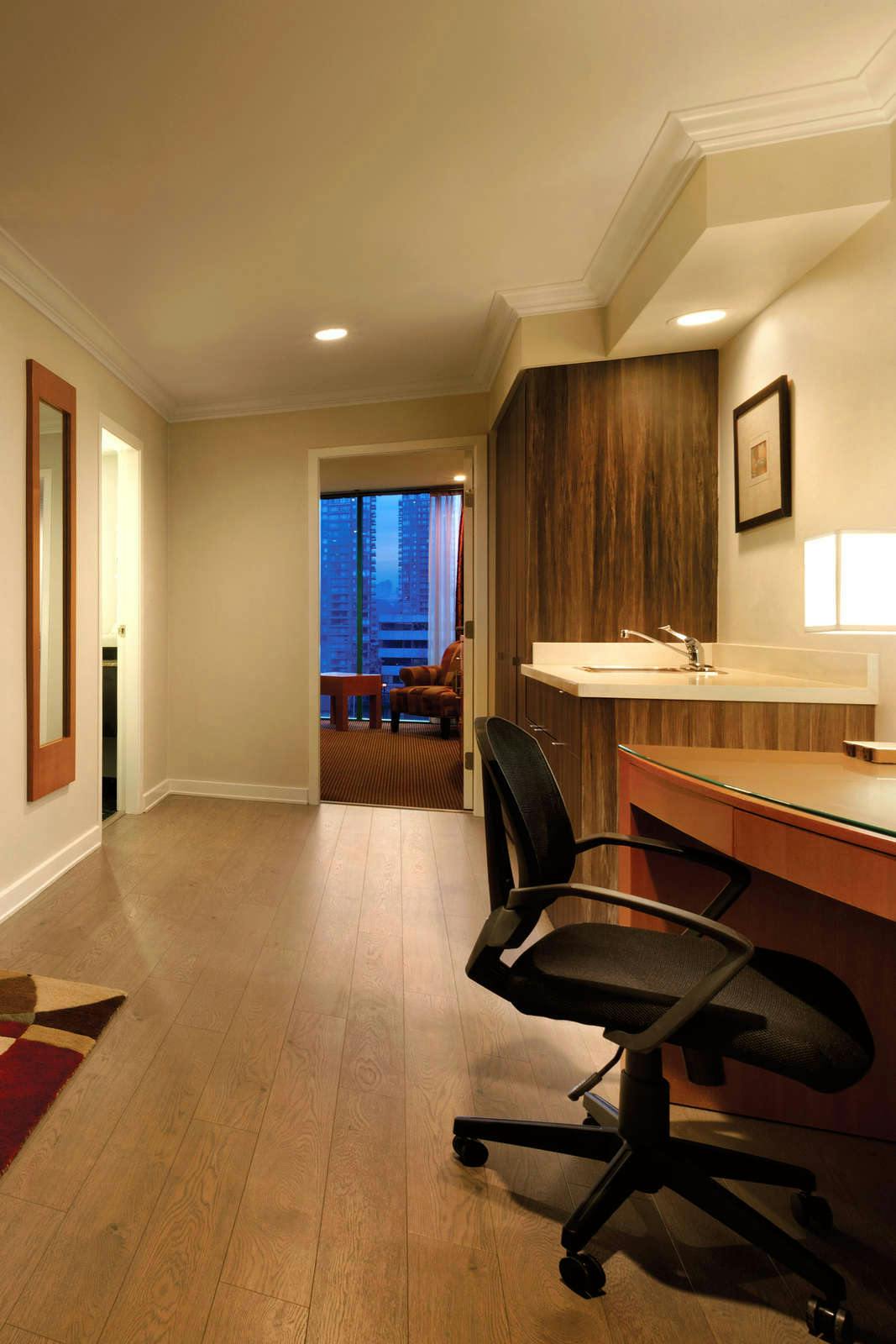 Hotel Executive Suites Hotel & Conference Centre Metro Vancouver photo 5