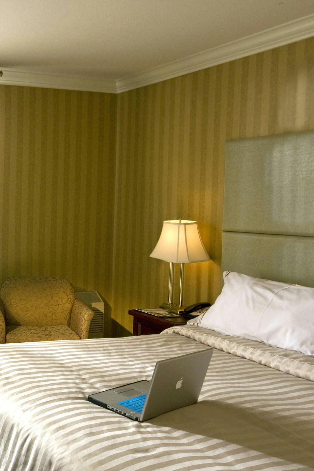 Hotel Executive Suites Hotel & Conference Centre Metro Vancouver photo 1