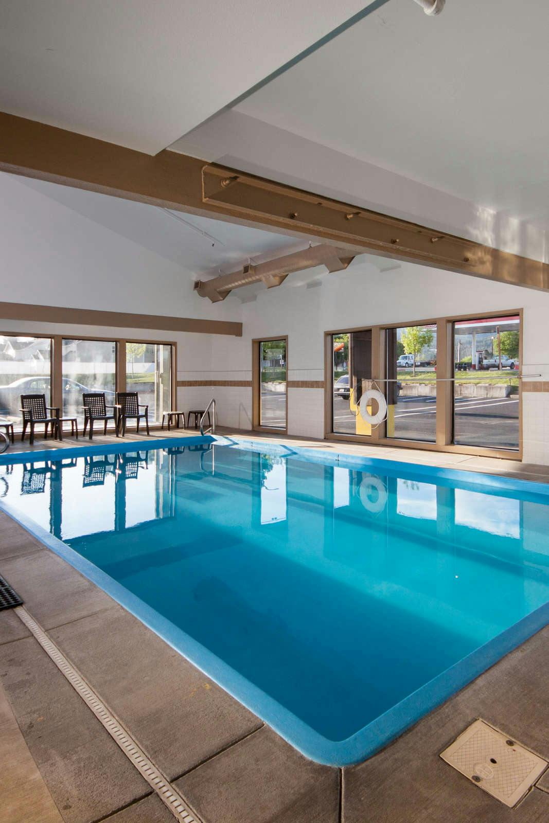 Hotel SilverStone Inn & Suites photo 1