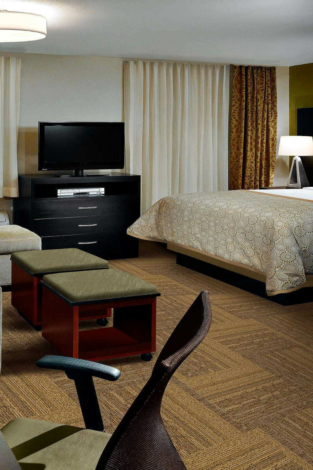 Hotel Staybridge Suites Denton photo 3