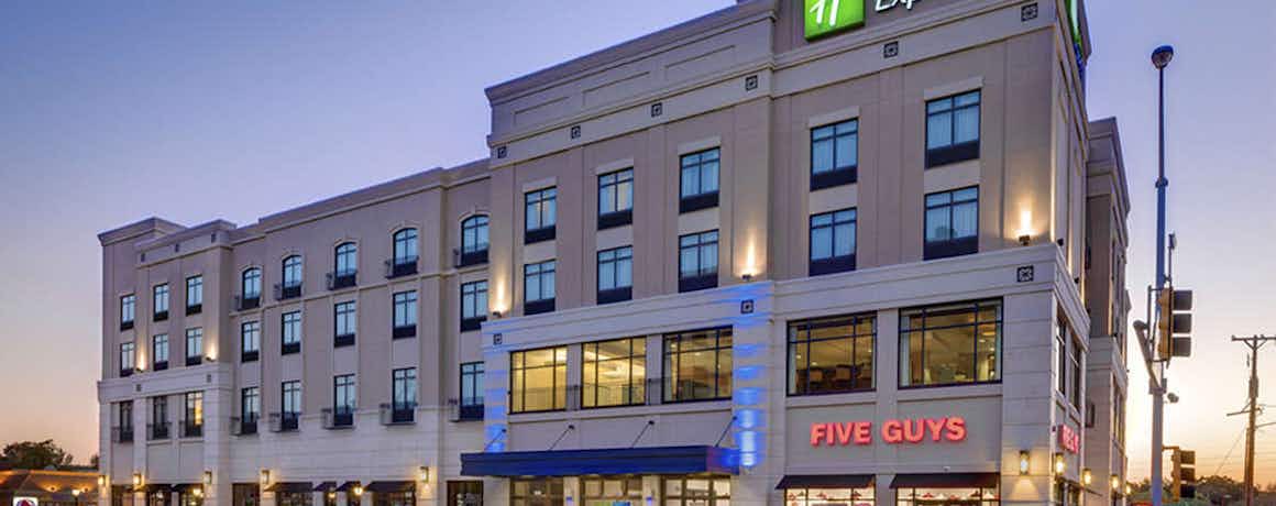 Holiday Inn Express Hotel & Suites Kansas City Medical Center