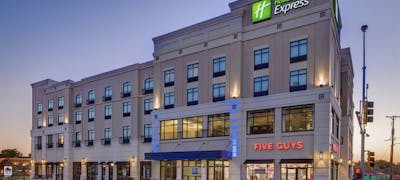 Holiday Inn Express Hotel & Suites Kansas City Medical Center