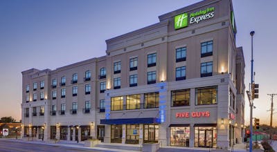 Holiday Inn Express Hotel & Suites Kansas City Medical Center